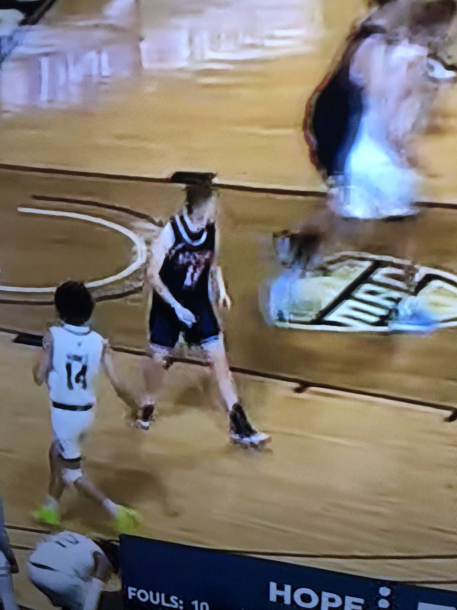 HengesbachIHS's tweet photo. Not a great quality picture. But great to see former Bulldog @braydawg34 out there balling for @Hope_Basketball 

@CoachSwinehart https://t.co/olX3zRAPLm