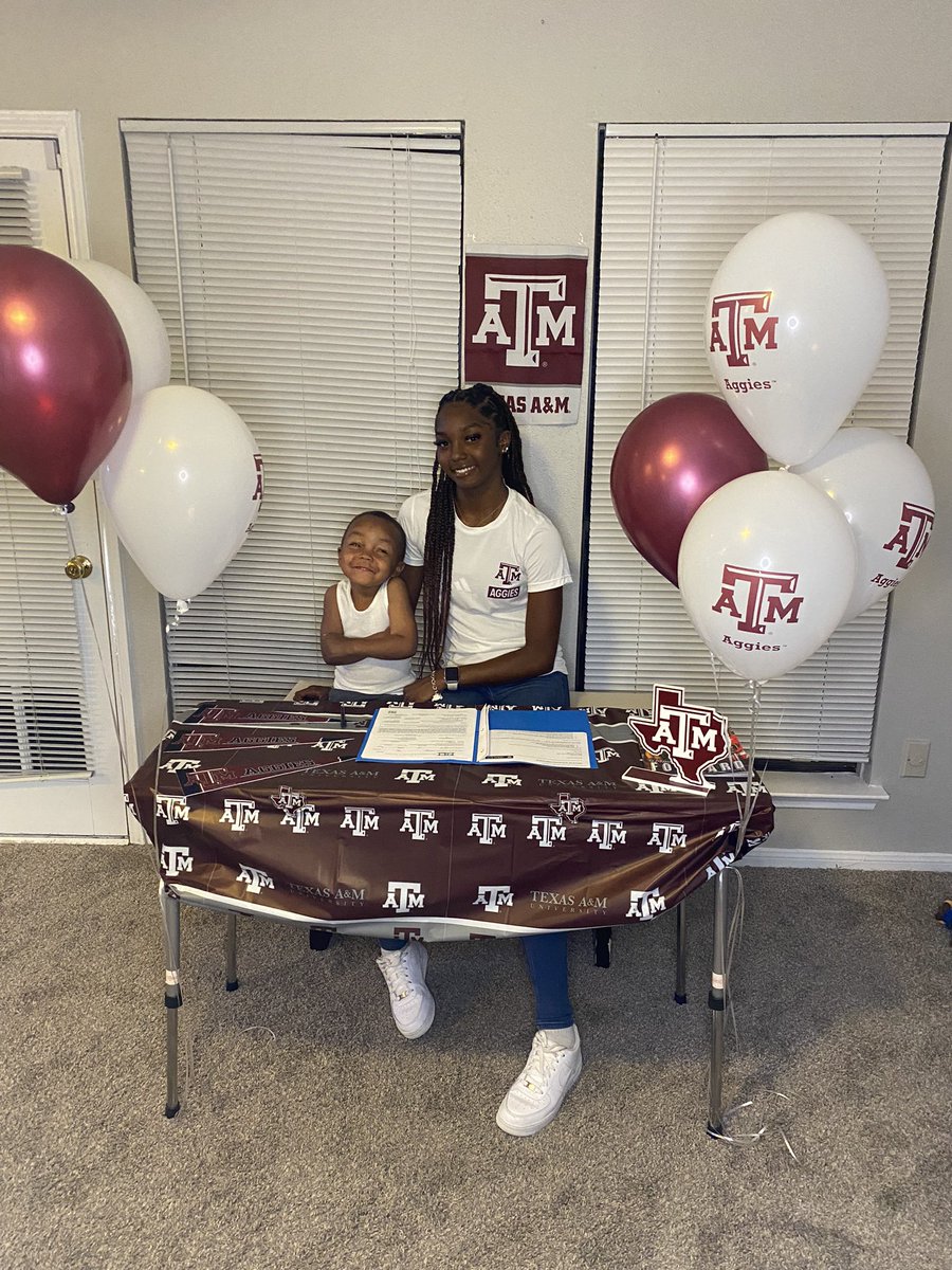 Jaiyaj01's tweet photo. First I would like to thank all my coaches it took a village for me to get to this point. I also would like to thank my parents , family , and friends for supporting me. Furthermore I would like to announce my commitment to Texas A&amp;M University #gigem 👍🏾 https://t.co/TCBlpXyHRK