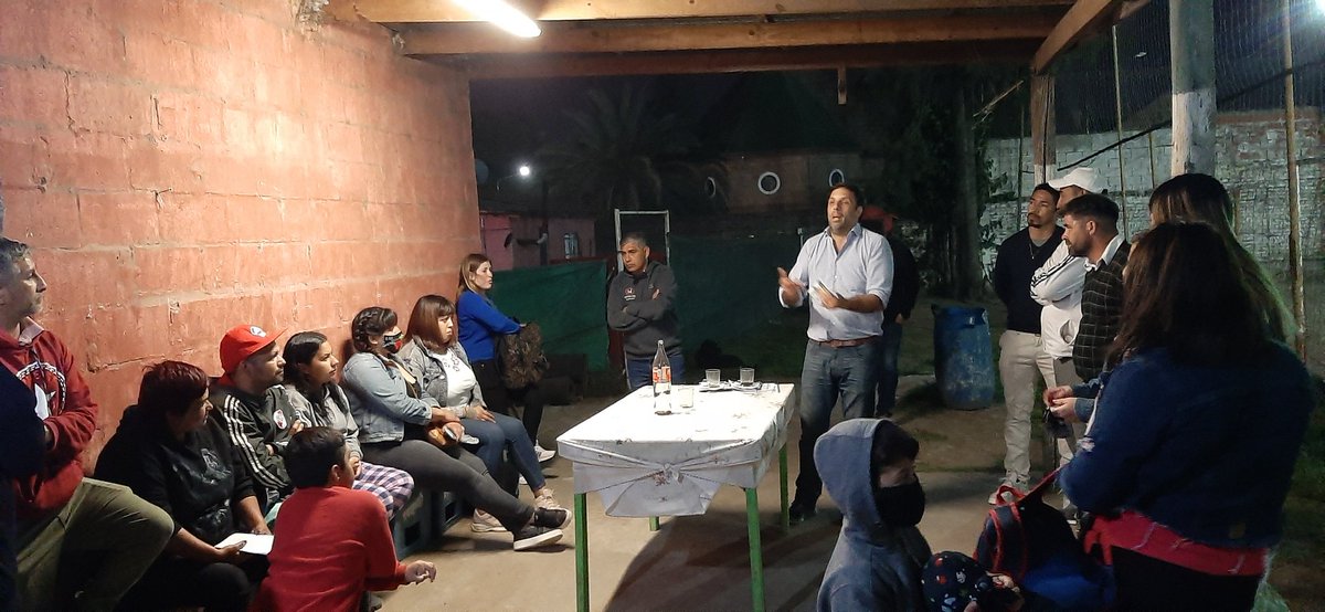 juanmoraco's tweet photo. Terminamos el día conversando junto a vecinos y vecinas de Manuel Alberti que creen que hay otro camino #VamosConVos @RandazzoF https://t.co/bz3zJP6qjN