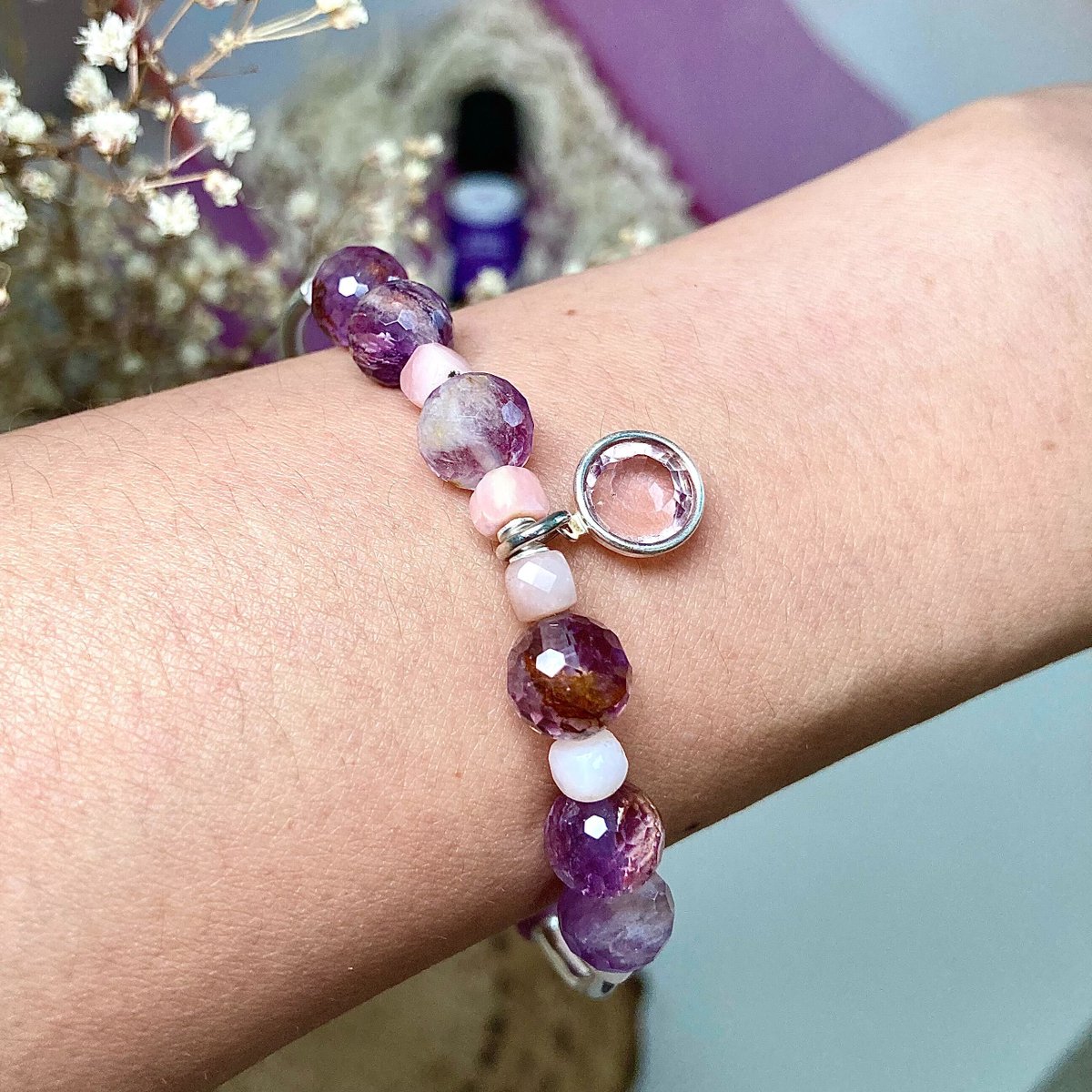 MyWonderSpark's tweet photo. Are you ready to 𝐑𝐄𝐋𝐀𝐗 ?

Our essential oil is cruelty-free and the 7 crystals used are very powerful with sterling silver and Swarovski crystal 

👉 FOLLOW @MyWonderSpark for more mindful jewelry and intentional living inspiration. No craps, only good vibes!

#aromatherapy https://t.co/bGM5Hay7SN