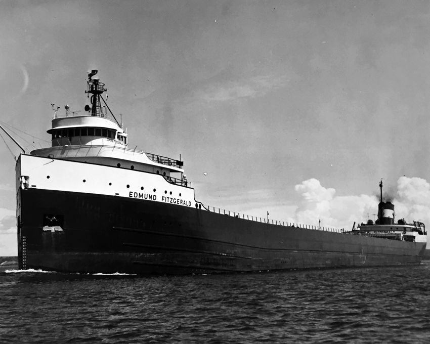VHStudio's tweet photo. Today in 1975:  The 729-foot-long freighter SS EDMUND FITZGERALD sinks on Lake Superior with the loss of the entire crew of 29.  She remains the largest ship to have sunk on the Great Lakes. https://t.co/ezbyzRED4i