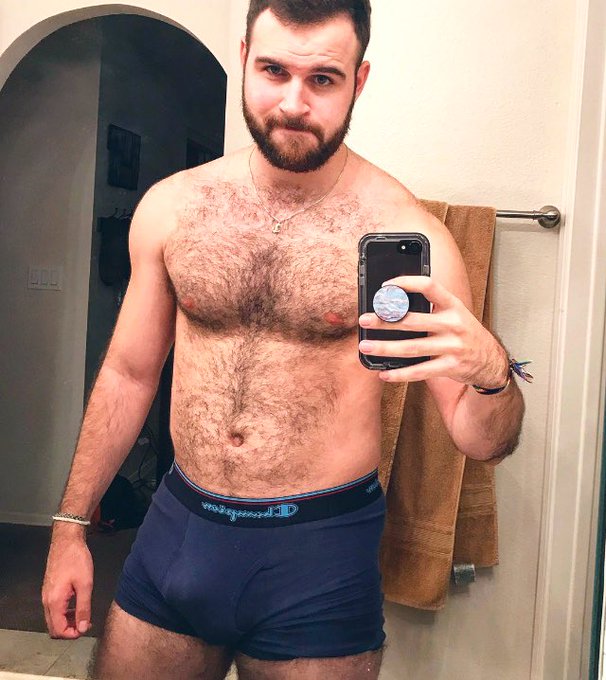 2018, 2019, 2020, 2021&hellip; an evolution of stupid bearface mirror selfies and lifting heavy things 😂🥴 https://t