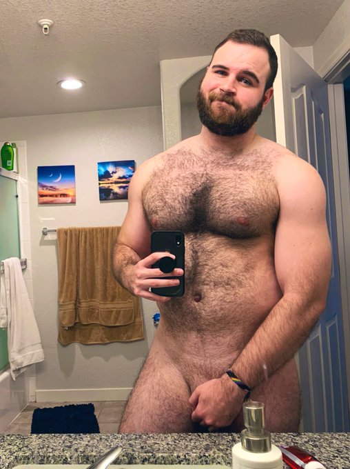 2018, 2019, 2020, 2021&hellip; an evolution of stupid bearface mirror selfies and lifting heavy things 😂🥴 https://t
