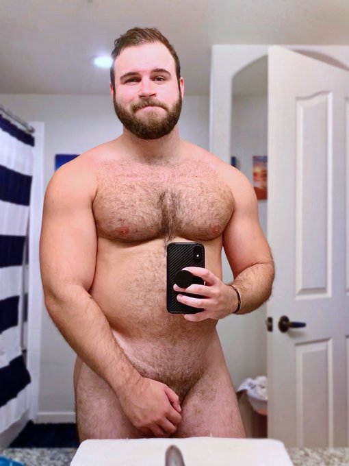 2018, 2019, 2020, 2021&hellip; an evolution of stupid bearface mirror selfies and lifting heavy things 😂🥴 https://t