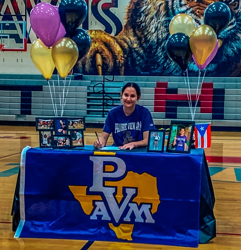 Athlete_TH's tweet photo. ATH FAM 🗣 Join us in congratulating @_yar1_pa9an_
on this #NationalSigningDay! 

We are proud of all your hard work and wish you nothing but success at @pvamu! We will miss you but they are lucky to have you. 💜 https://t.co/6Or0FD7Eq6