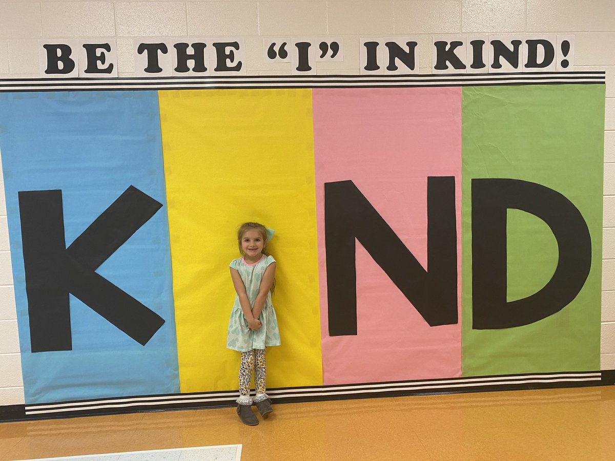 Writing about and making pizzas one day, to group work with our main topic mystery bags, and ending with a little kindness photo session ➡️ Has made for a busy week in 1st grade! @RCE_HCS #fueledbyenthusiasm #drivenbysuccess