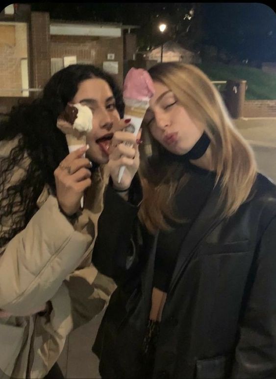 elysejpeg's tweet photo. Happy Birthday Bestie♥️ https://t.co/8p4qUqMx9P
