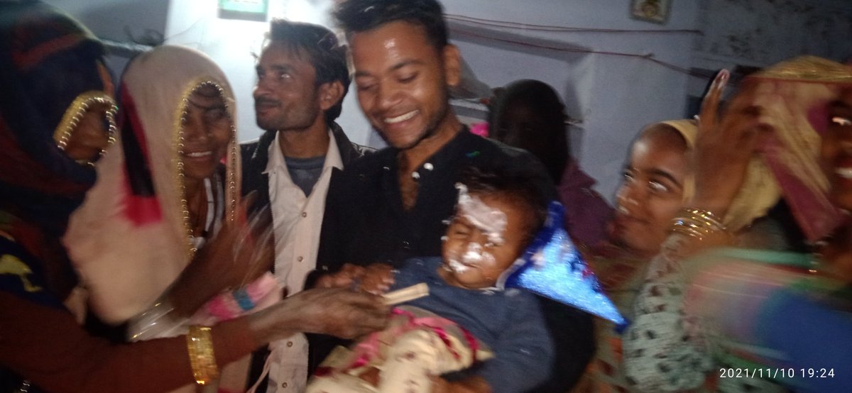 RSBairwaINC's tweet photo. रात्रि को हमने हमारी बिटिया रानी #MonikaBadGoTi का #जन्मदिन पूरे @BadgotiFamily के साथ मनाया।

#birthdaycelebration https://t.co/NYNLVhoXyp