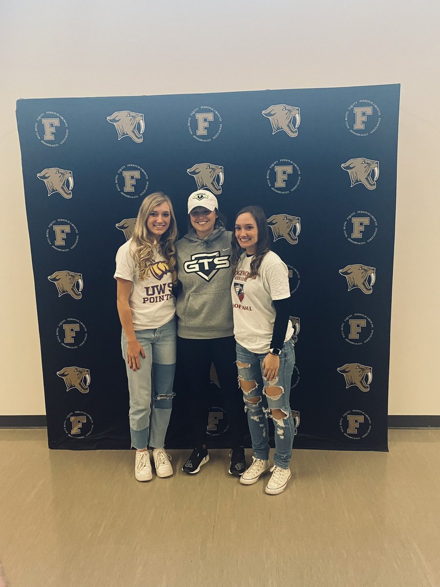 CloudKeltie's tweet photo. excited for the next 4 years! @GTSBBSB @uwsp_softball https://t.co/8Lf4Adqlzt