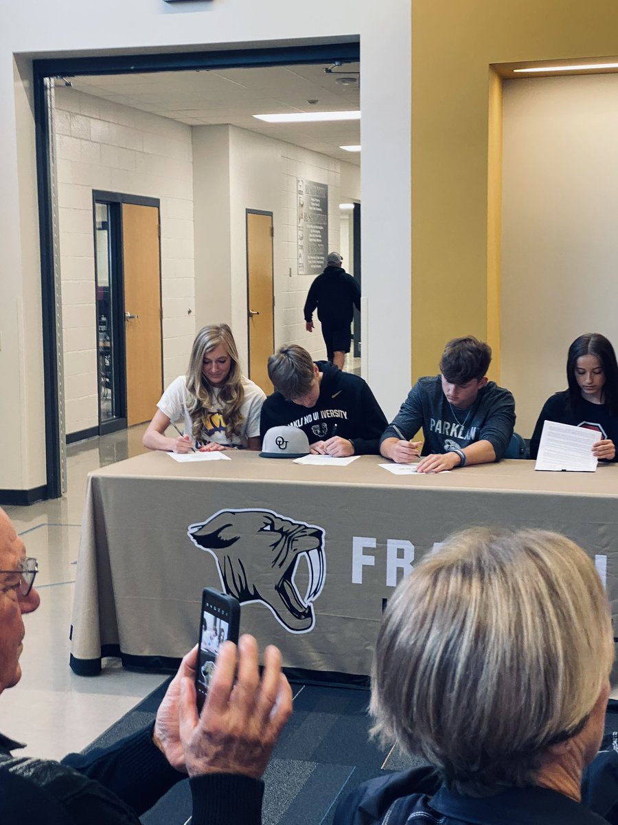 CloudKeltie's tweet photo. excited for the next 4 years! @GTSBBSB @uwsp_softball https://t.co/8Lf4Adqlzt