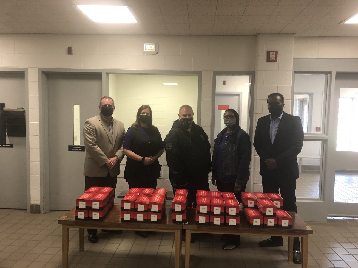 Stephenson_G4's tweet photo. Macomb Correctional Facility shows it’s support and appreciation for our veterans.  The MRF employee club provided lunch for facility staff and Tervis tumblers representing their branch of service to our vets @MDOCFOA @MDOCCFA @MichiganDOC @SteeceKris @EricHerbert14 https://t.co/tTV3bmmfN0