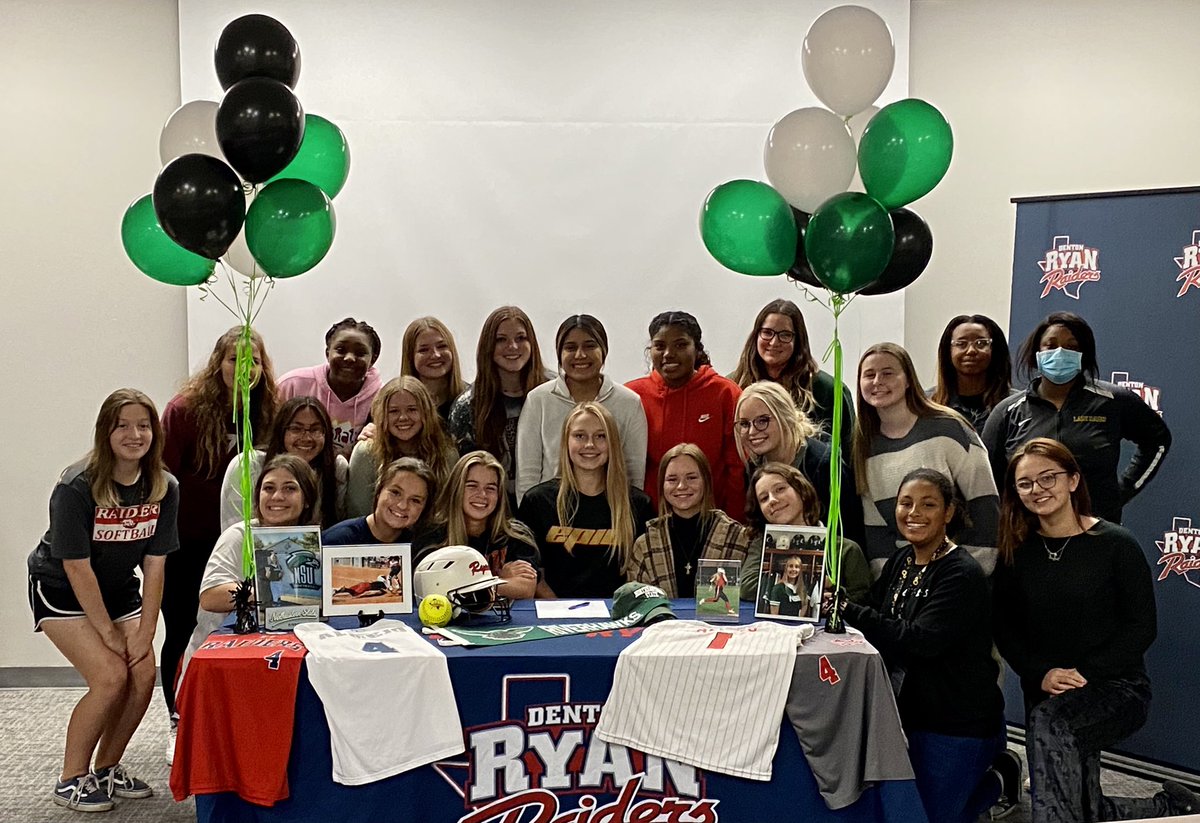 National signing day with my girls - my teammates - love you all! Thank you for being there for me💚💚💚
