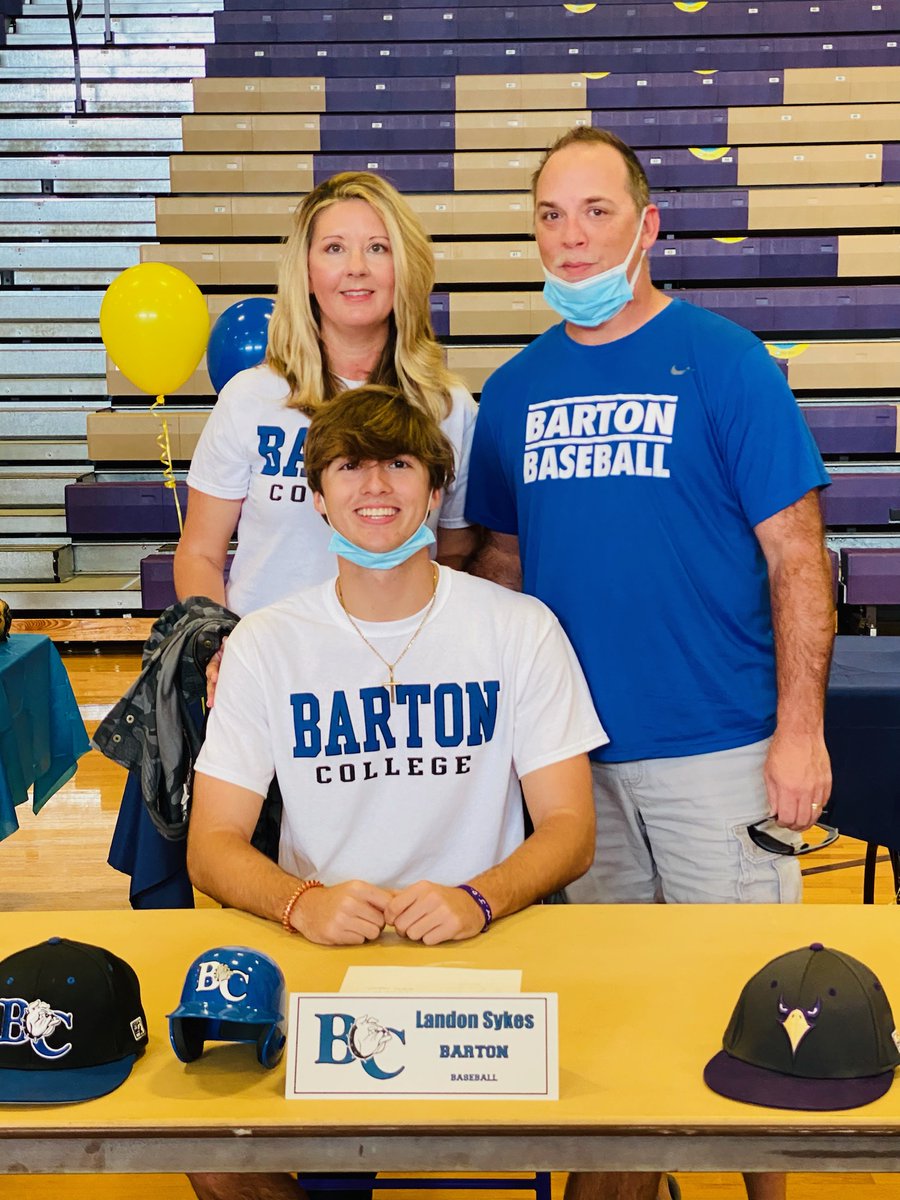 Johnneeb4UNC's tweet photo. Impressed at the work that @LandonSykes3 has put in so far.  Just the beginning.  Officially a Bulldog!! @BartonBaseball @hsbaseball2021 @tpanationals @B_YoungPT @LantzWheeler @sabbynazz @O2galStephanie @garrettsykes13 @bud_sykes https://t.co/8ZDAiQbVBQ