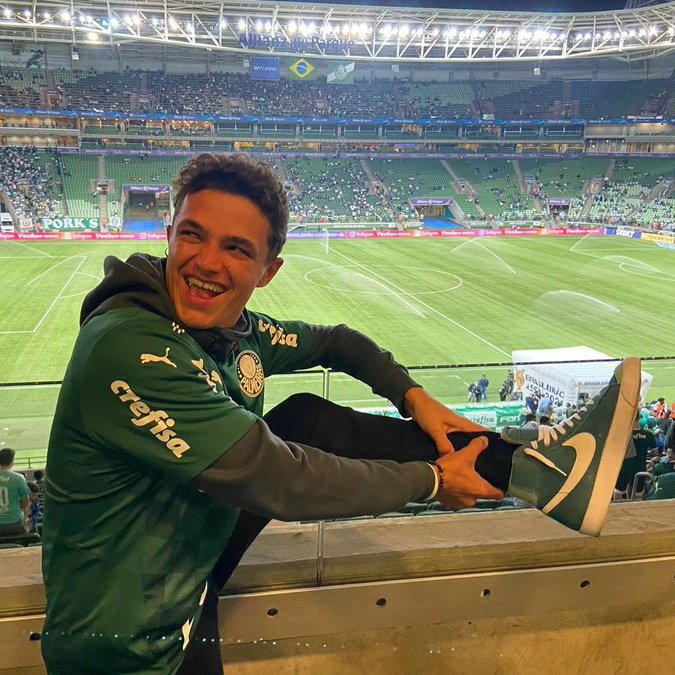 formuladisco's tweet photo. HE'S LIVING HIS BEST LIFE IN BRAZIL https://t.co/KwPFPoUtAp