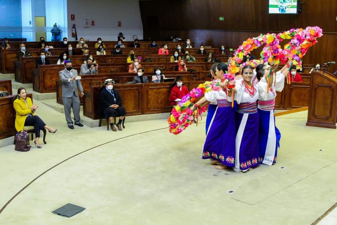 ManuelMedinaQ's tweet photo. 👉 Con la presencia de distintos actores educativos y culturales este miércoles 10 de noviembre del año en curso, presentamos  oficialmente dos proyectos de Ley Reformatoria a Ley Orgánica de Educación Intercultural y Ley Orgánica de Cultura. https://t.co/wMURF36E7M