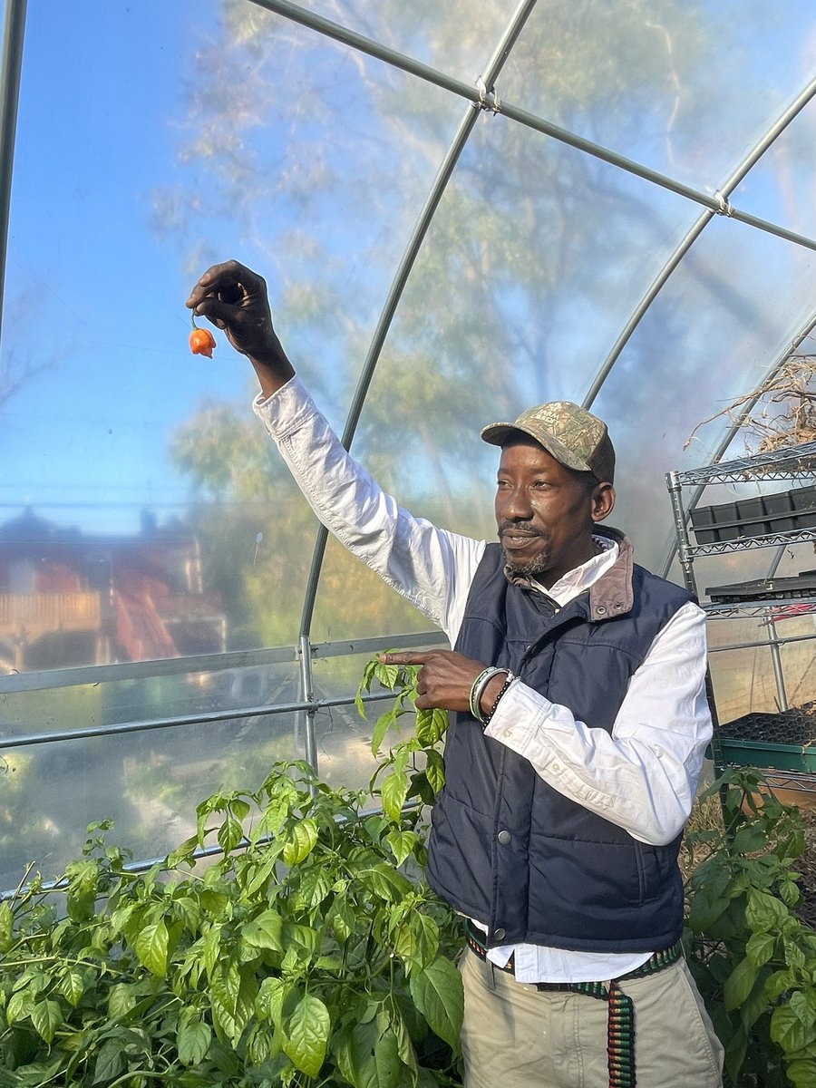 ebethhilly's tweet photo. There is work to be done if we are going to call ourselves sustainable, but it was inspiring to see the #farmers in #Baltimore that realize the opportunities and are striving to make a difference.
#leadership #agriculture #naturalresources #forestry #buylocal #bethechange https://t.co/TgtchoykFm