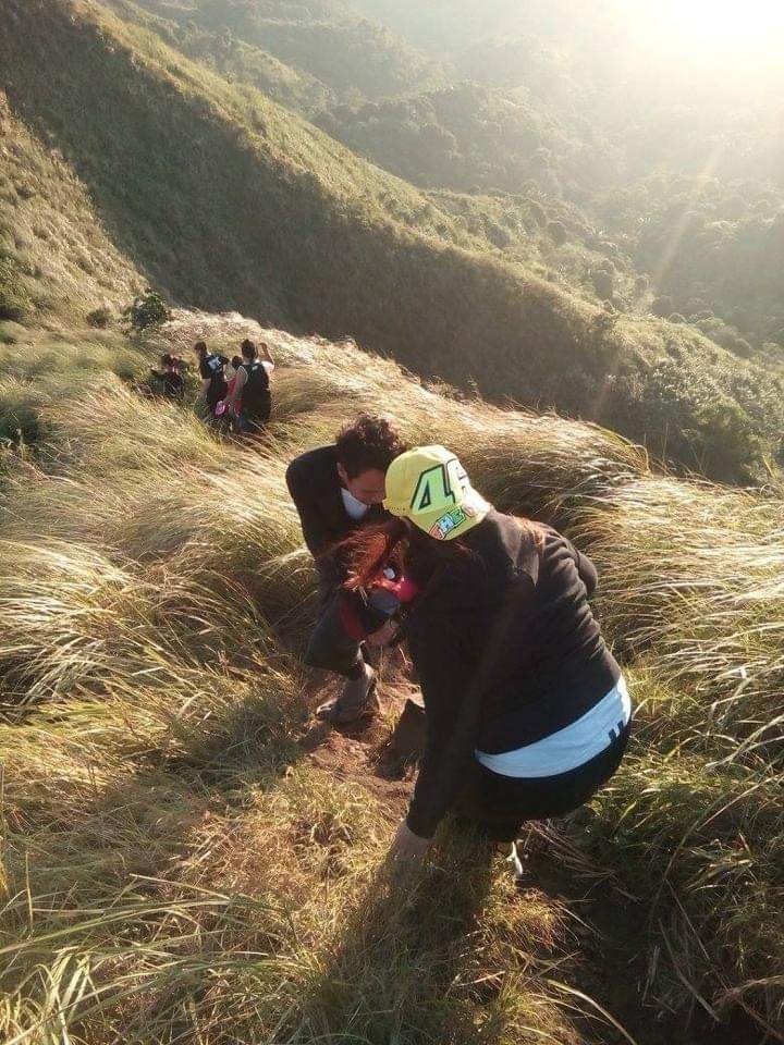 piodaldal's tweet photo. Some go fast, others choose to take it slow.
However you want it, the important thing is that you're having fun.
Go at your own pace, be prepared, leave no trace, and enjoy the climb. 😍

-Pinoy Mountaineer

#SavourItsClimb 
#MtBatulao #Batangas
#ThrowbackThursday #Phonetography https://t.co/jtK2961dE1