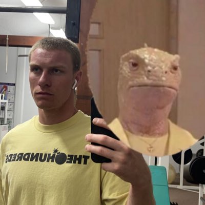 RyanAlmond11's tweet photo. #NewProfilePic This lizard got a staring problem https://t.co/bWbd6SCD7C