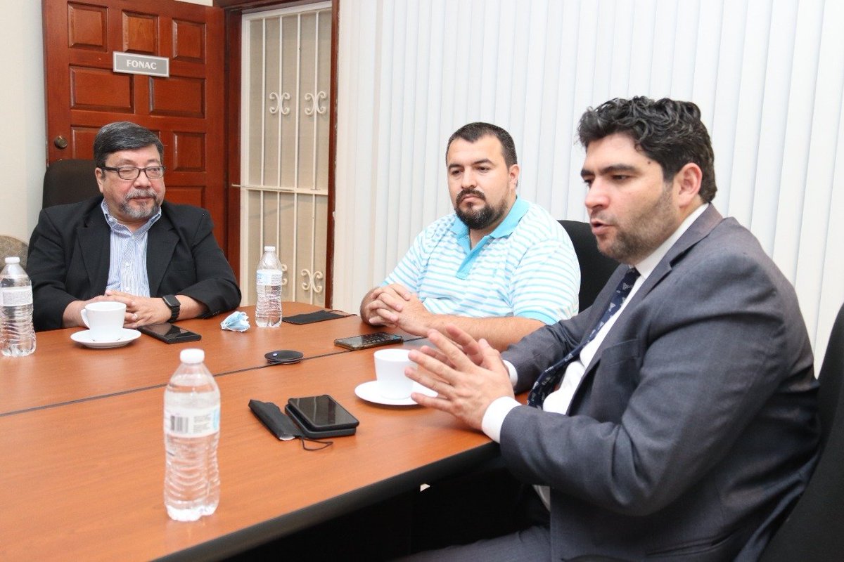 omarerivera's tweet photo. Agradezco a comisionados de @RnpHonduras por participar en conversatorio webinar organizado por @fonac_hn para conocer avances en proceso de entrega de Documento Nacional de Identificación #DNI. Valoro disposición de rendir cuentas ante la población https://t.co/xHekyWzAGk https://t.co/6gGEyaLDGM