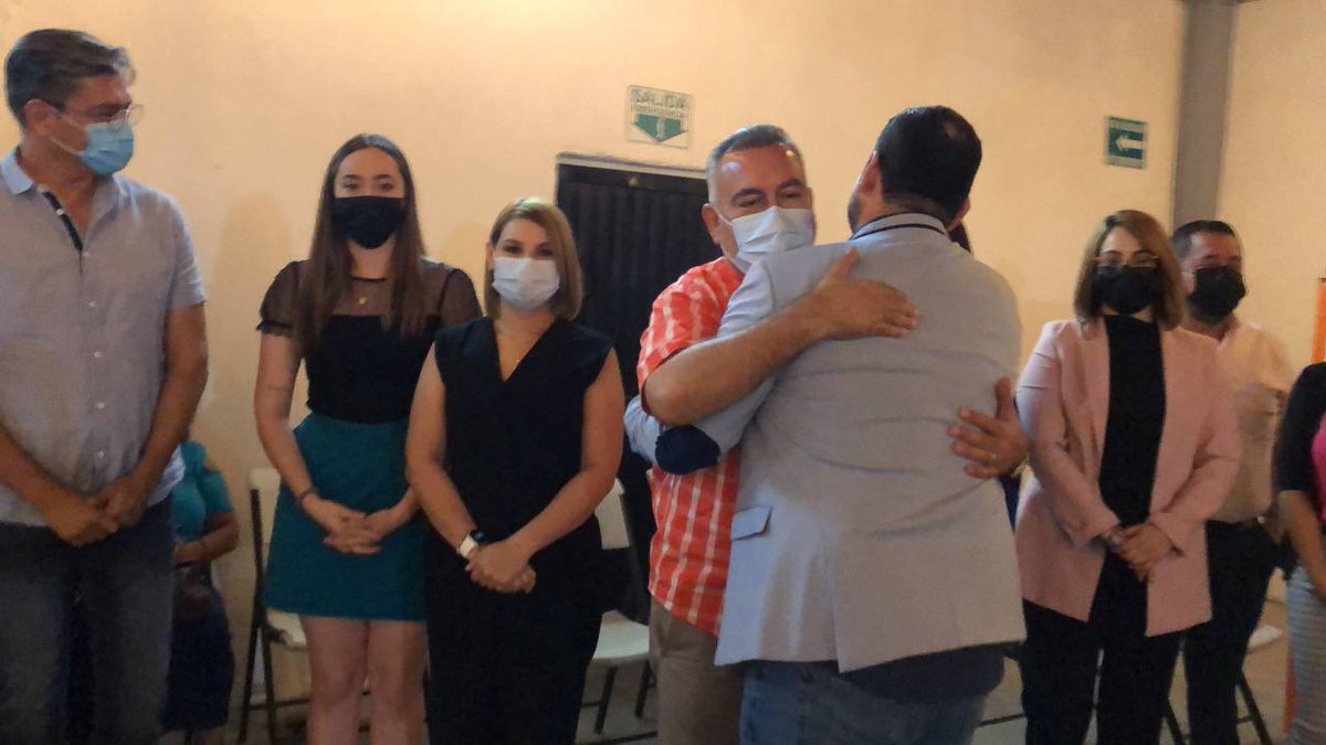 Mi amigo <a href="/montespina_/">Alonso Montes Piña</a> es el ejemplo que llegar a un puesto público es para trabajar por y para los ciudadanos. Hoy le tomo protesta como Coordinador Municipal de San Luis Río Colorado, estoy seguro que con tu experiencia y reconocimiento harás una gran labor por este movimiento.