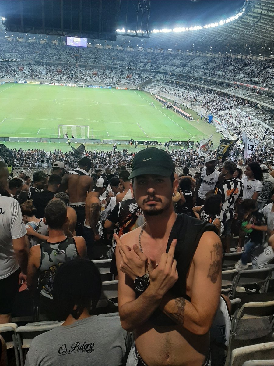 _grgere's tweet photo. Carrego no meu peito o meu time apaixonado... 🤍🖤🐓 https://t.co/085sqiW3hu