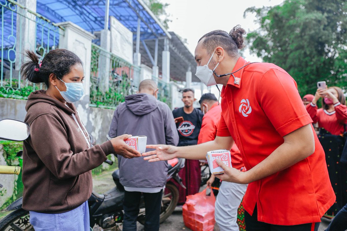 psi_id's tweet photo. Hadir kerja untuk rakyat dijalani dari hari ke hari. Terima kasih kepada semua pihak yang telah mempercayai PSI untuk terus bergerak.
#RiceBoxPSI #HadirKerjaUntukRakyat https://t.co/blLkZdq3pe