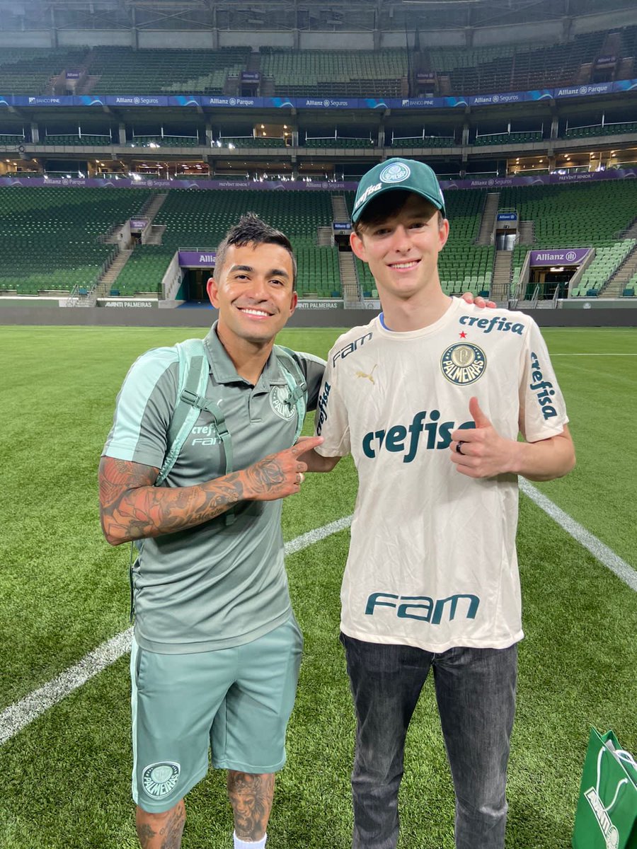 Palmeiras's tweet photo. Mais algumas imagens da visita de @LandoNorris e Callum Ilott ao Allianz Parque! 

Spoiler: depois tem vídeo na TV Palmeiras/FAM com tudo que rolou com os pilotos por aqui! 🎥🏎

#REPETECO #PALxACG
#JuntosNoBrasileirão #AvantiPalestra https://t.co/jo2KGVOdT4