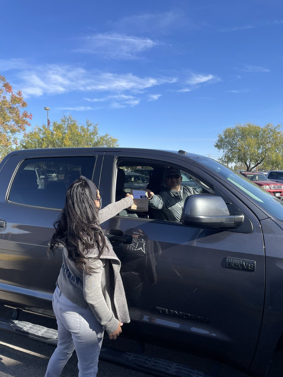 OWright_MHS's tweet photo. To all our @Ensor_MS veteran family and friends, thank you for your service and bravery. I’m so glad we were able to see so many smiling faces during our veteran’s drive-thru breakfast event. @AdsminC @BOrtega_EMS @BPena_EMS #EnsorStrikesBack #TeamSISD https://t.co/byJ0kQzLnC
