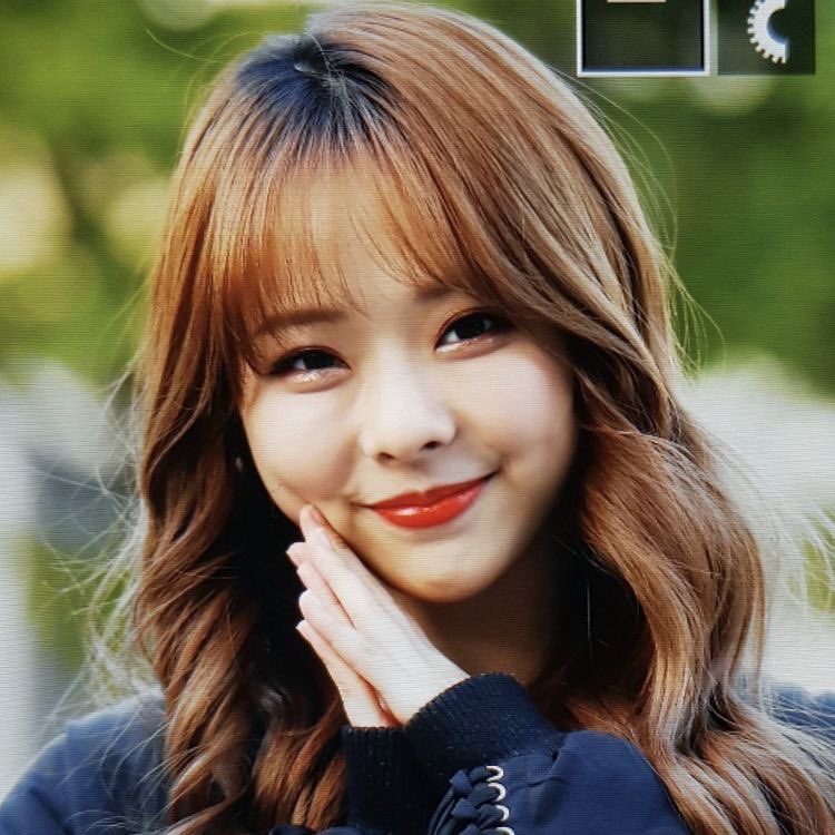 eisadoll's tweet photo. question what color would u say vivi’s hair is here https://t.co/rSWlOt829T