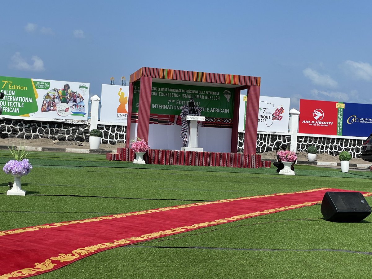 daher_amb's tweet photo. Le salon international du textile africain ouvre sa 7e édition sous la présidence du chef de l’Etat ,SEM IOG
Djibouti a pris la voie du développement dans la fabrication textile et j'espère que l'Afrique prendra en charge tous ses besoins pour elle-même à l'avenir inchallah. https://t.co/H1FuRwJWSB