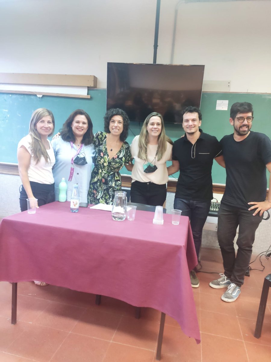 GraduadosCSUNR's tweet photo. Gracias a @veronicamonzon1 @SoleCasasola @maru_jaa @tomasrub @acanepa_ por sentir y "hacer" la comunicación con tanto compromiso, pasión, talento, creatividad y compartir este momento en el @CongDemocracia Gracias graduadas/os de la @FCPolitUNR un orgullo! https://t.co/U5S6kAAuqD