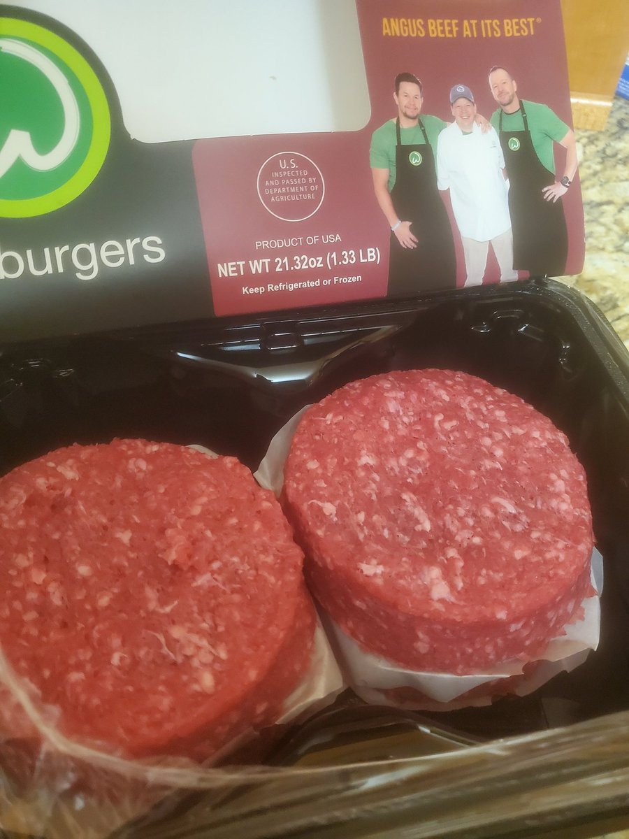 hidee1987's tweet photo. @Wahlburgers warm day on the Sunnyside of Louisville, KY. Grilling out Wahlburgers! Be nice if you put one in Jeffersonville!! 🙂🍔 https://t.co/Db9h0kI6Ex