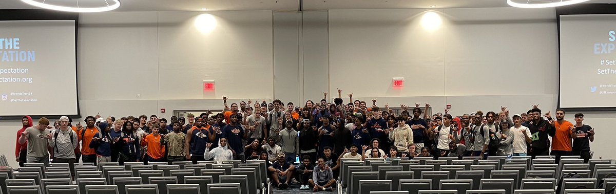 Huge thanks to the UTSA men’s teams for hosting me tonight!

Every one of these men have signed the STE pledge, participated in awareness raising events, ongoing education &amp; passed the  #TracyRule background &amp; verification process. 

#SetTheExpectation #BirdsUp