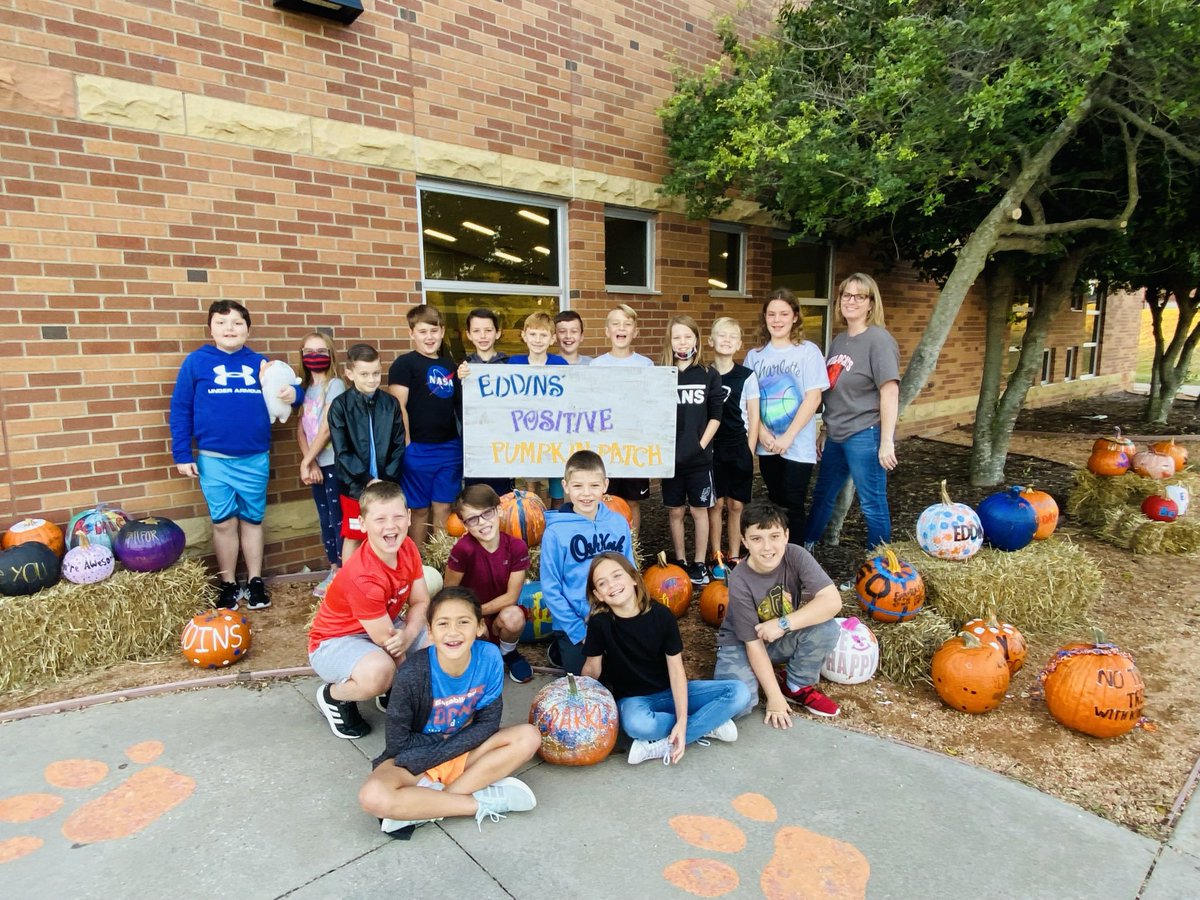 Everyone has a little Sparkle to share! #sparklepumpkin #eddins <a href="/EddinsElem/">Eddins Elementary</a> #pumpkinpatch