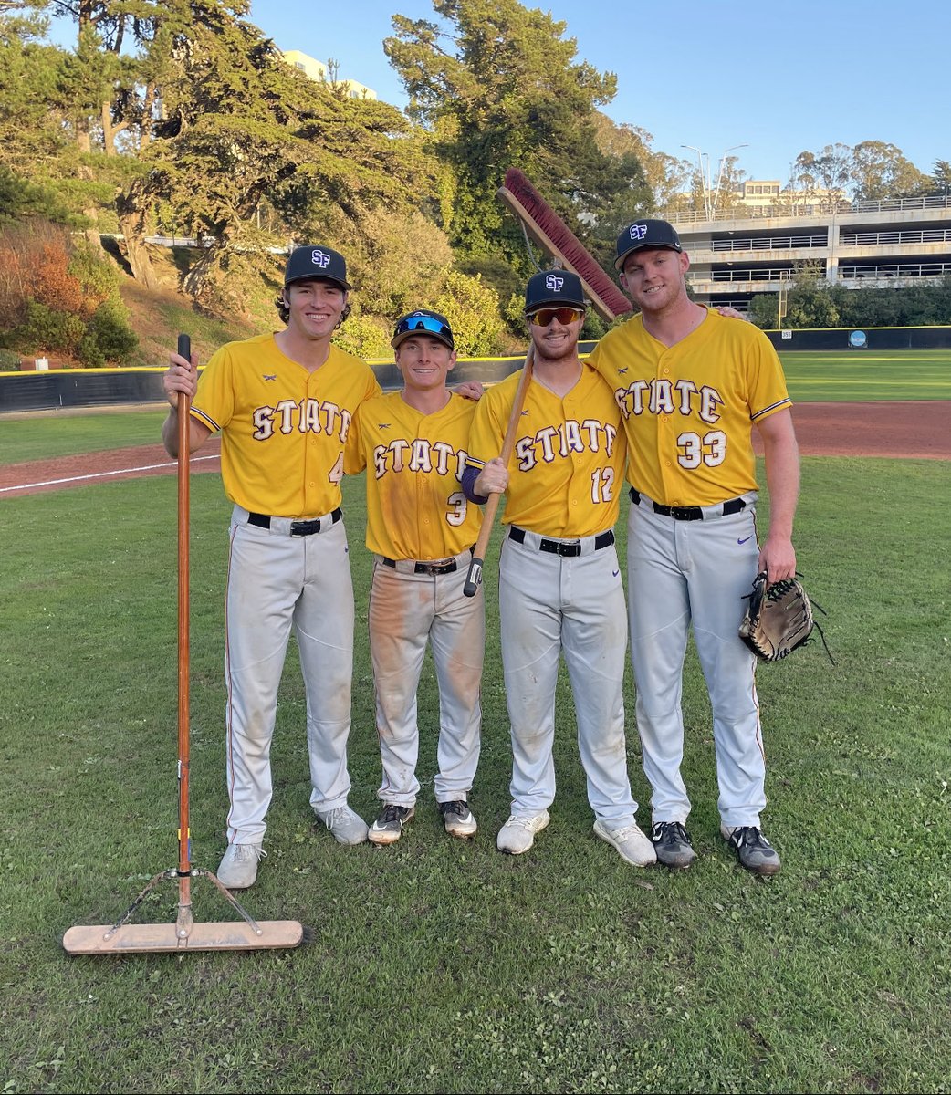 SFStateBaseball's tweet photo. The Team Gold captains and Fall Ball WS champs! ⁦@ryannabas_⁩ ⁦@kcrone2⁩ Tyler Franks ⁦@jordyneglite⁩  #GatorFallBallWS2021
#ChompCity https://t.co/YqTVFr28yS