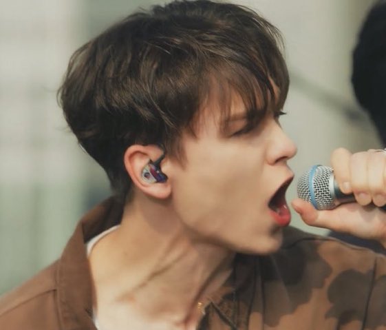 eisadoll's tweet photo. r u seeing what im seeing https://t.co/vuLiqlVqyR