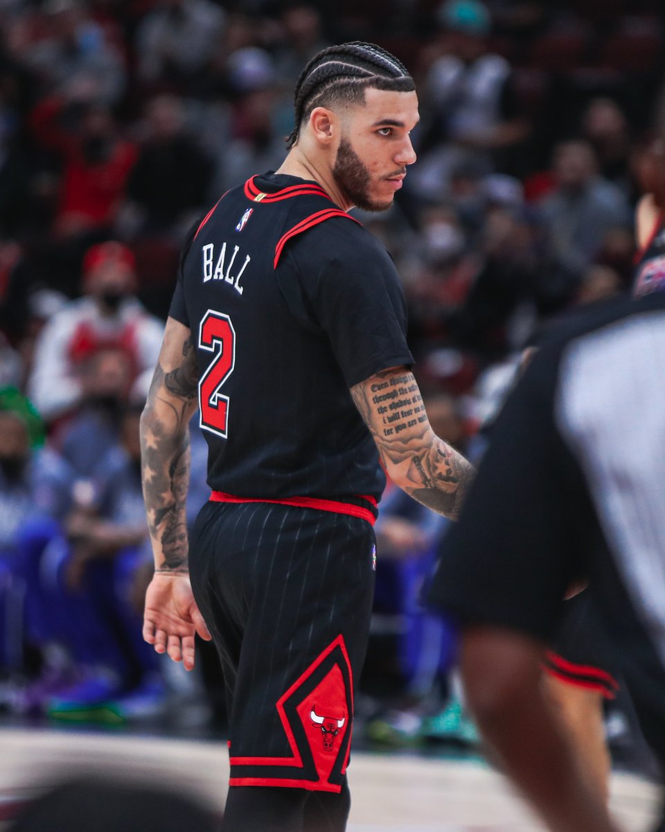 chicagobulls's tweet photo. Lonzo Ball has made 7 threes tonight. It's the 3rd quarter. https://t.co/8gjgDu8x68