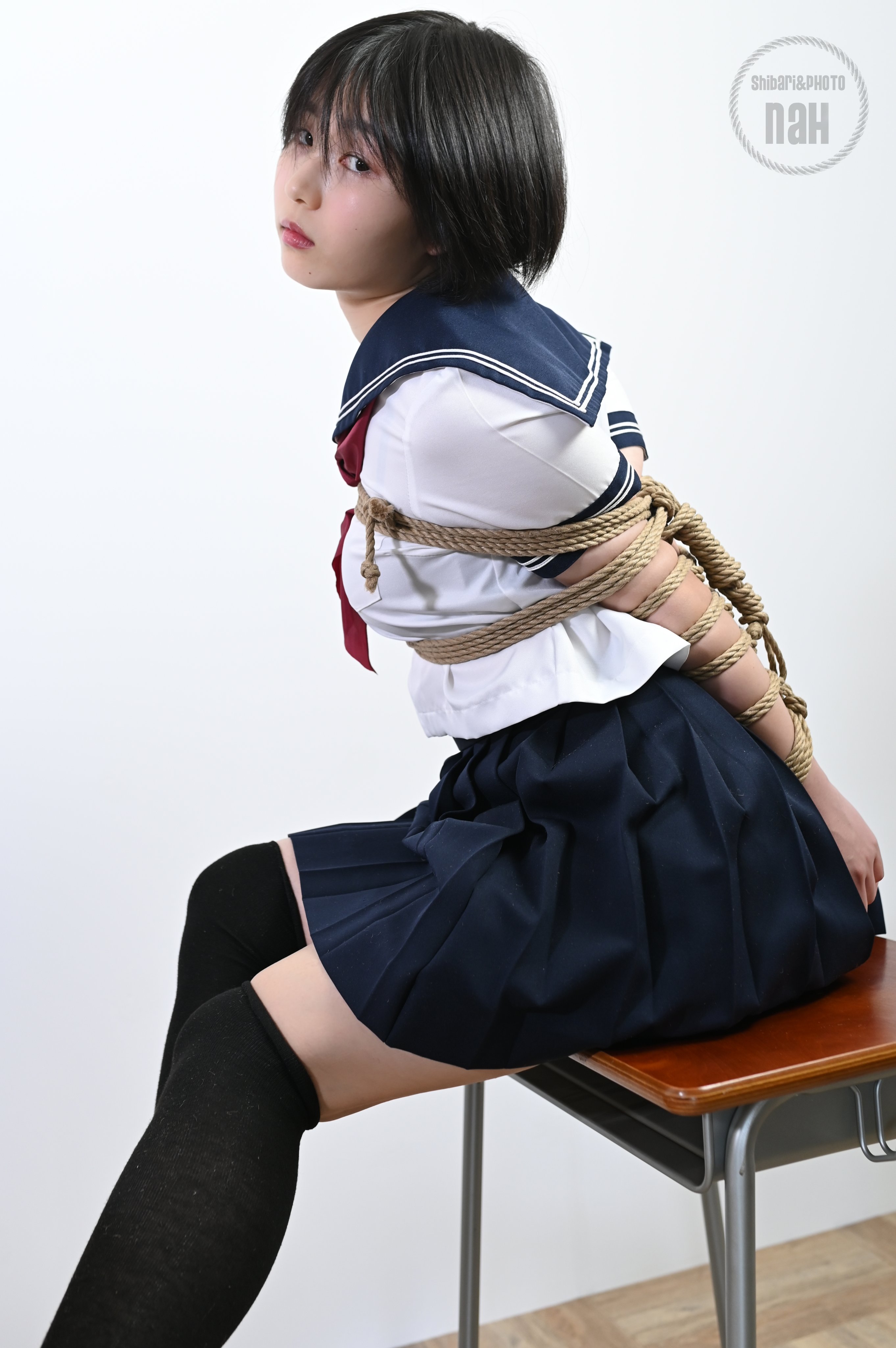 制服 緊縛 