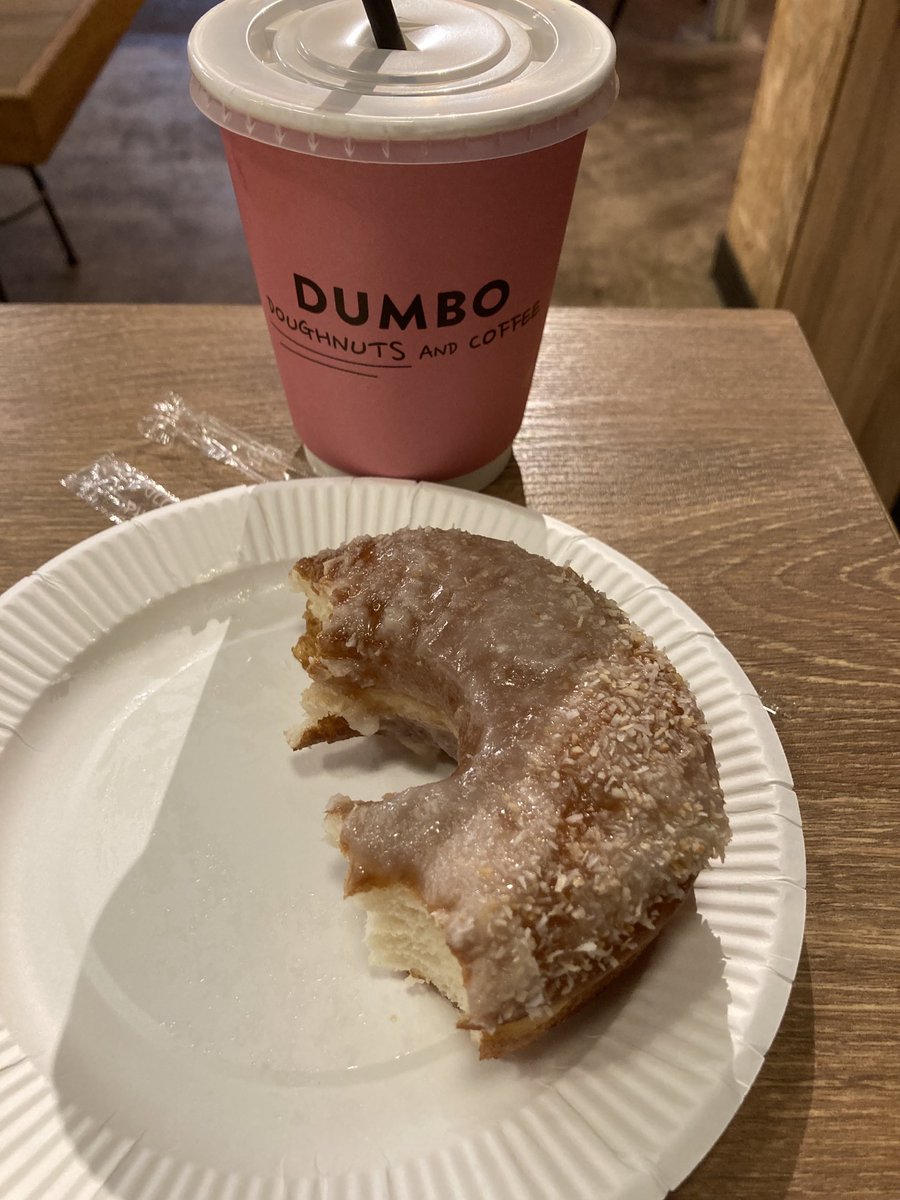 pawishman's tweet photo. #coconut_donut #DumboDoughnuts #coffee in #Yokohama #postStreet #ASO_building https://t.co/uggH8A4LS4