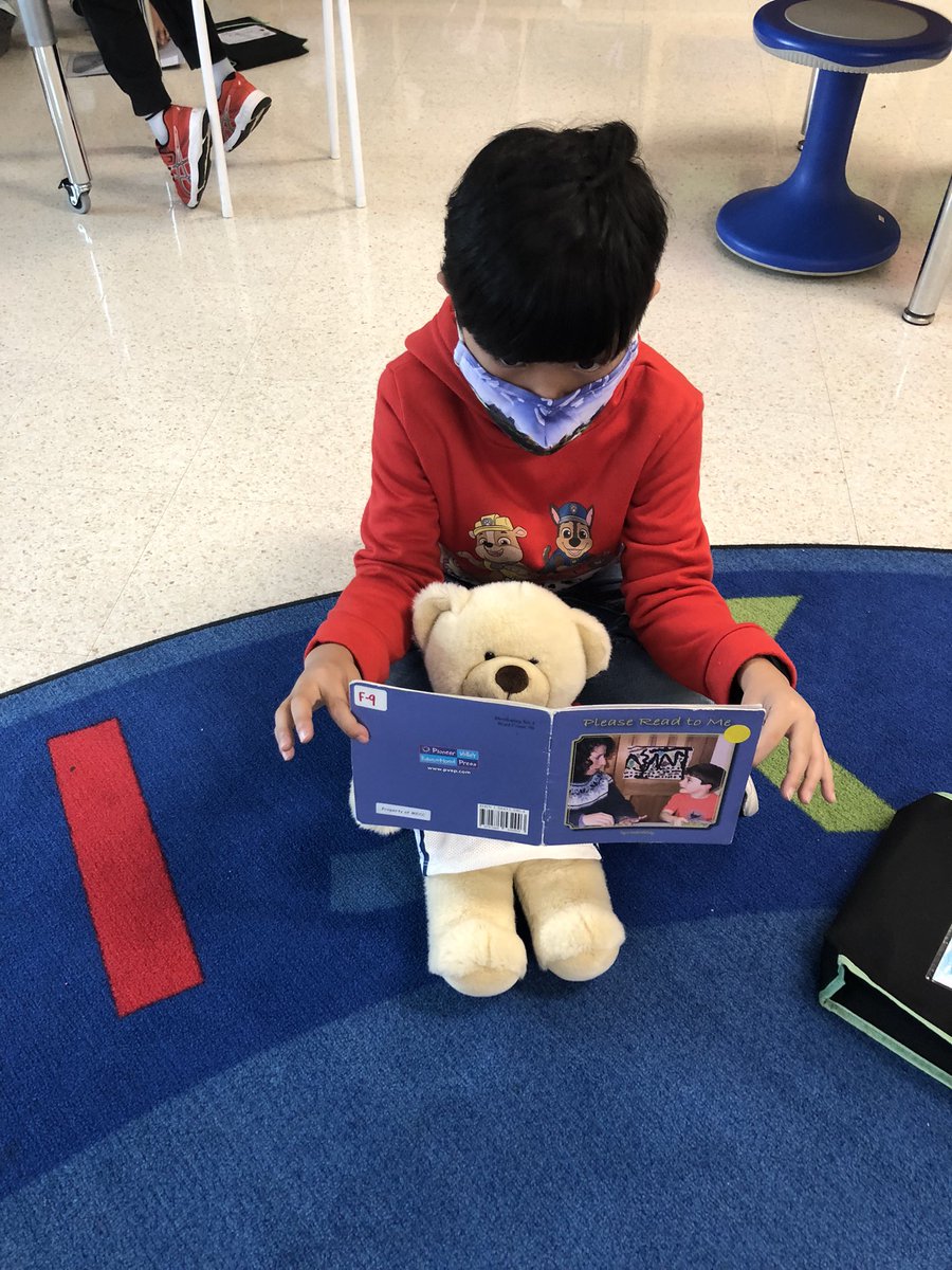 HTyrrellMECC's tweet photo. We got to meet our reading buddies today! They make the best listeners! 🐯🐶🐰#masonmoment #giraffeclass https://t.co/EgoIhCpunN