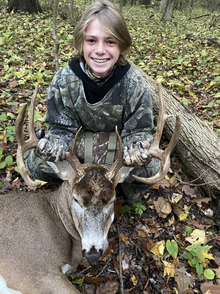 BrentArm's tweet photo. Just another day in the woods!!! @ohiodnr @OhioDivWildlife #buck #11pointer https://t.co/cWaME47od7