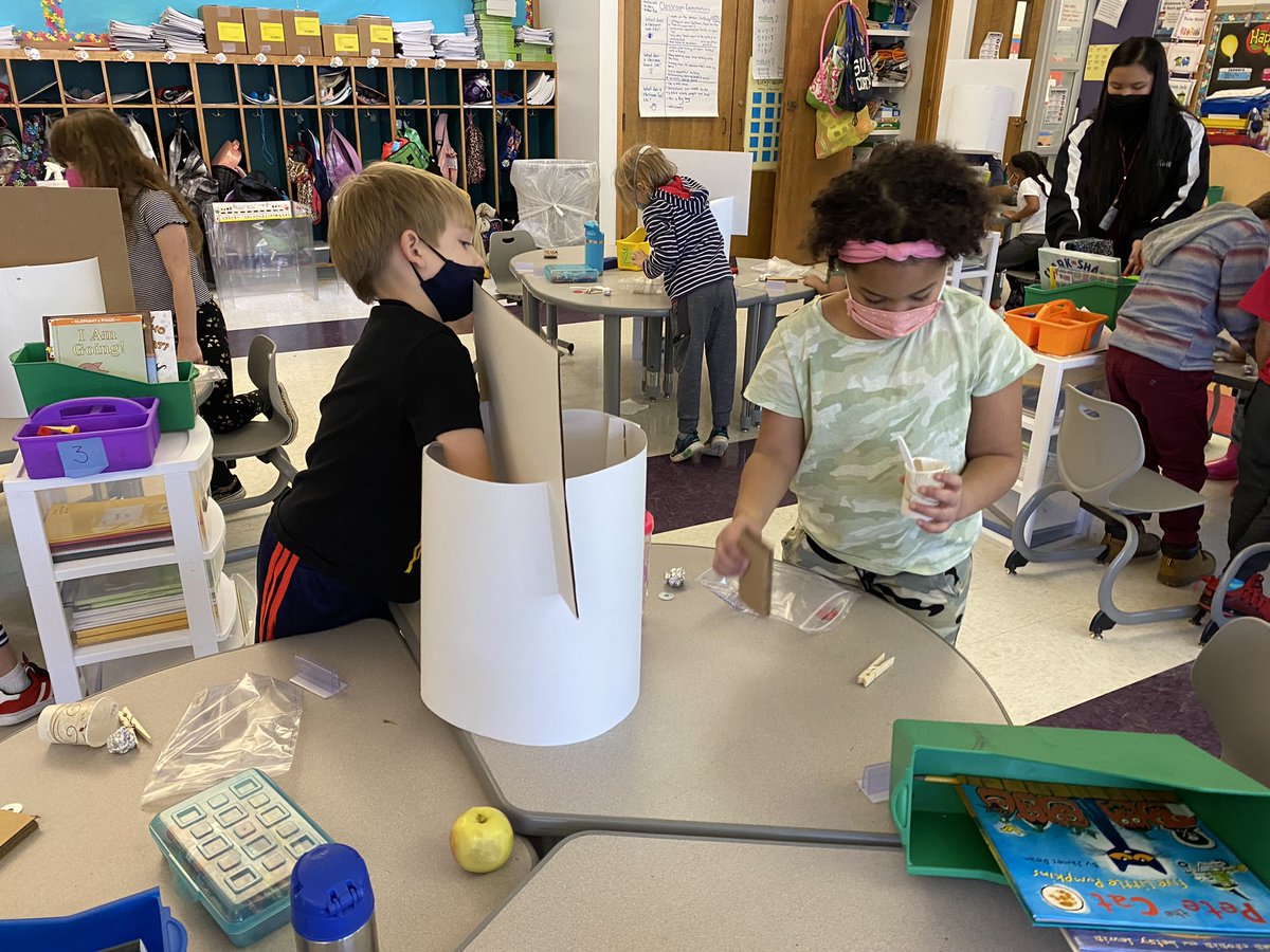 MrsQuimbySL's tweet photo. Exploring sound in first grade! @syracuselatin @SyracuseSchools https://t.co/PsFR7bFCoF
