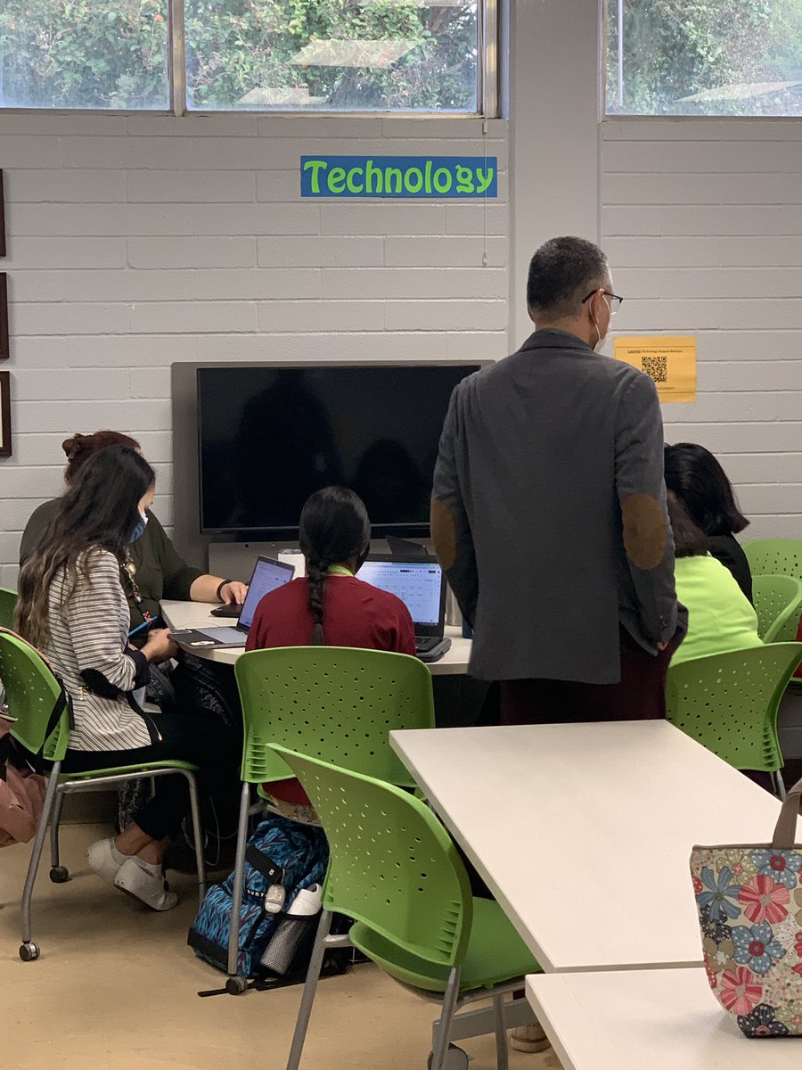 Ravae96's tweet photo. Had a blast last night at #STEMExtravaganza @swisd_swlhs and a #PBL planning morning with an amazing @swisd_caststem facilitator team! https://t.co/JkDve3yFMx