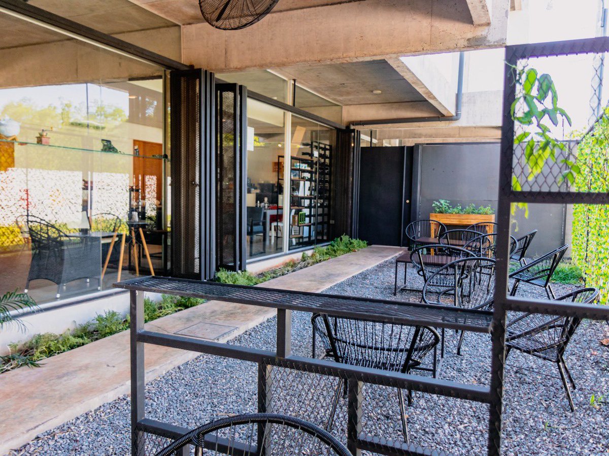 Necesitas un lugar tranquilo para reunirte, charlar, estudiar o trabajar? Te invitamos a conocernos, CAFÉ VIÑALES, te servimos café de especialidad, buenos postres, vinos y pizzas! Te esperamos sobre la calle 26 de febrero (al costado del Pinedo) ❤️ se agradece RT. ☕️🍷🍕🍮