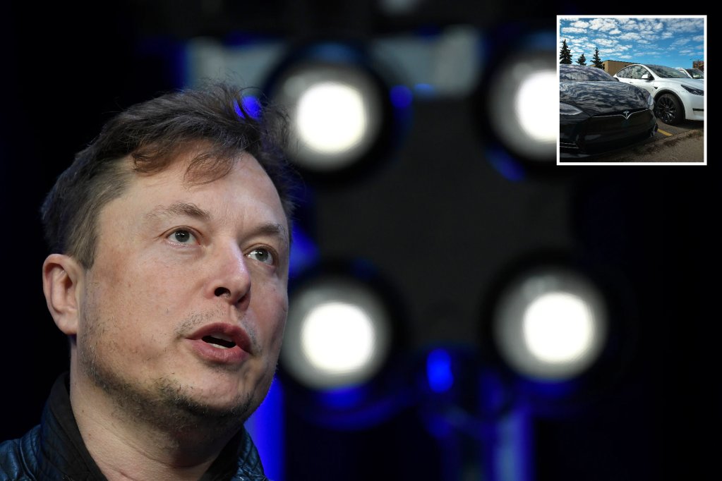 nypost's tweet photo. Elon Musk sells $1.1 billion in Tesla stock after Twitter poll https://t.co/4O5AE0PMbE https://t.co/rBZPwMFQcR