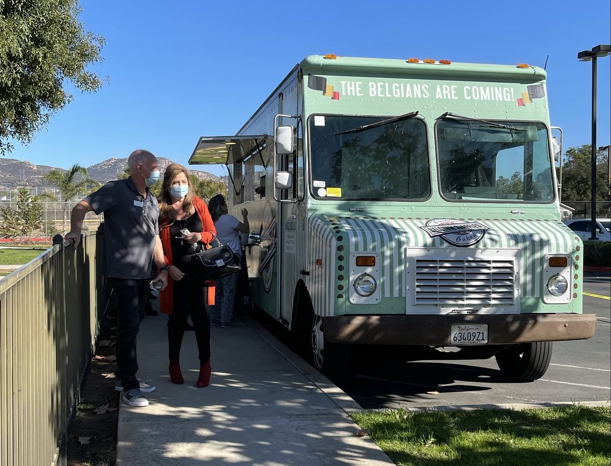 So happy to welcome students to Foothills for an “Eat and Greet” social! ⁦<a href="/Grossmont_Adult/">Grossmont Adult Education</a>⁩ ⁦@GUHSDTweet⁩ ⁦<a href="/ERAEworks/">East Region Adult Education</a>⁩