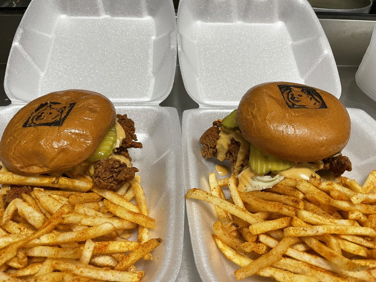 dogechickenla's tweet photo. tag who you’d eat this meal with 😁 #dogecoin https://t.co/yhq8fvBleG