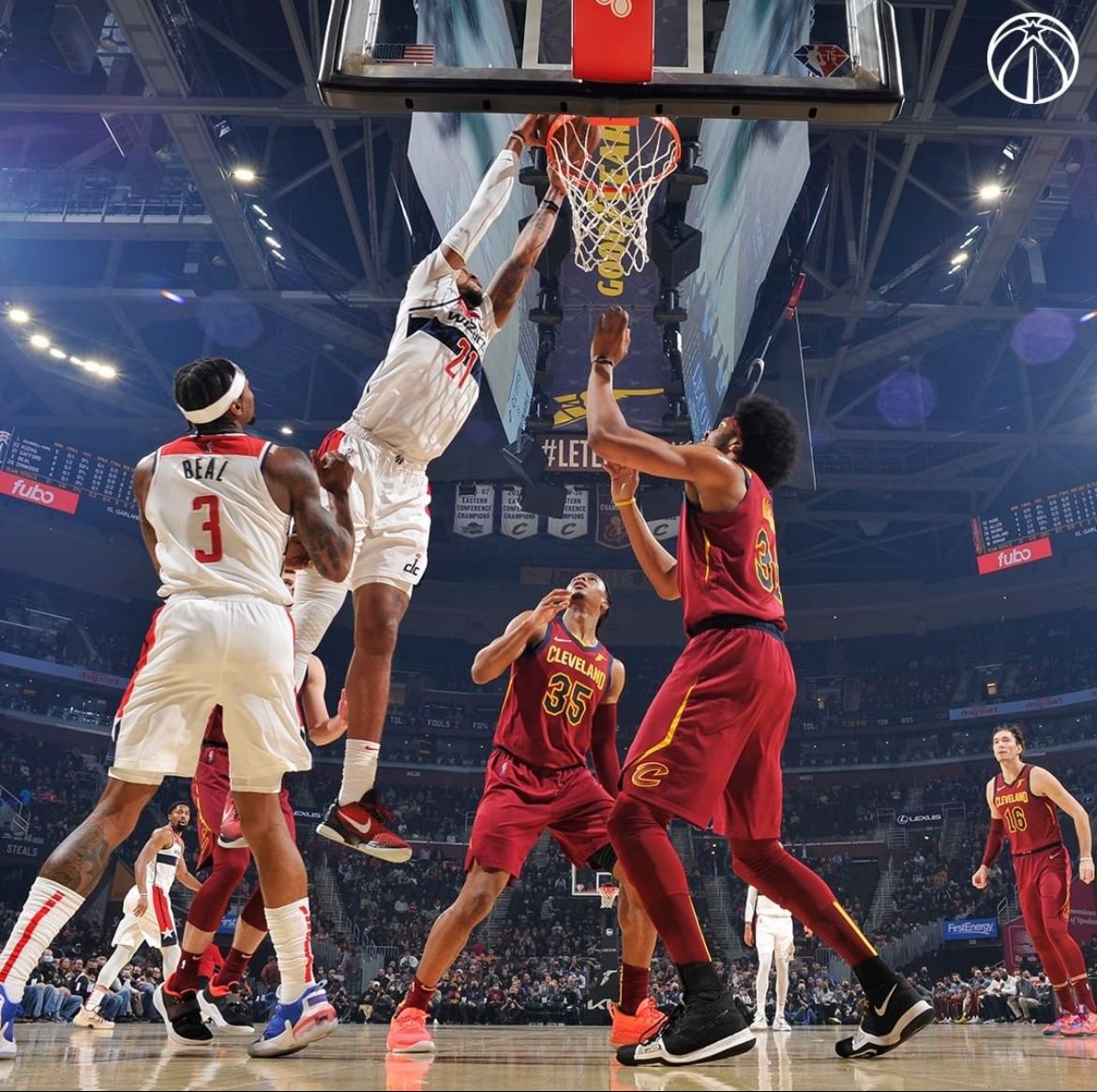 HumoBasket's tweet image. Washington Wizards derrotó como visitante a Cleveland Cavaliers por 97 a 94

Montrezl Harrell sigue con ganas de volver a conseguir el sexto hombre y aportó 24pts 11reb y 3asis. Su equipo ahora está 8-3
