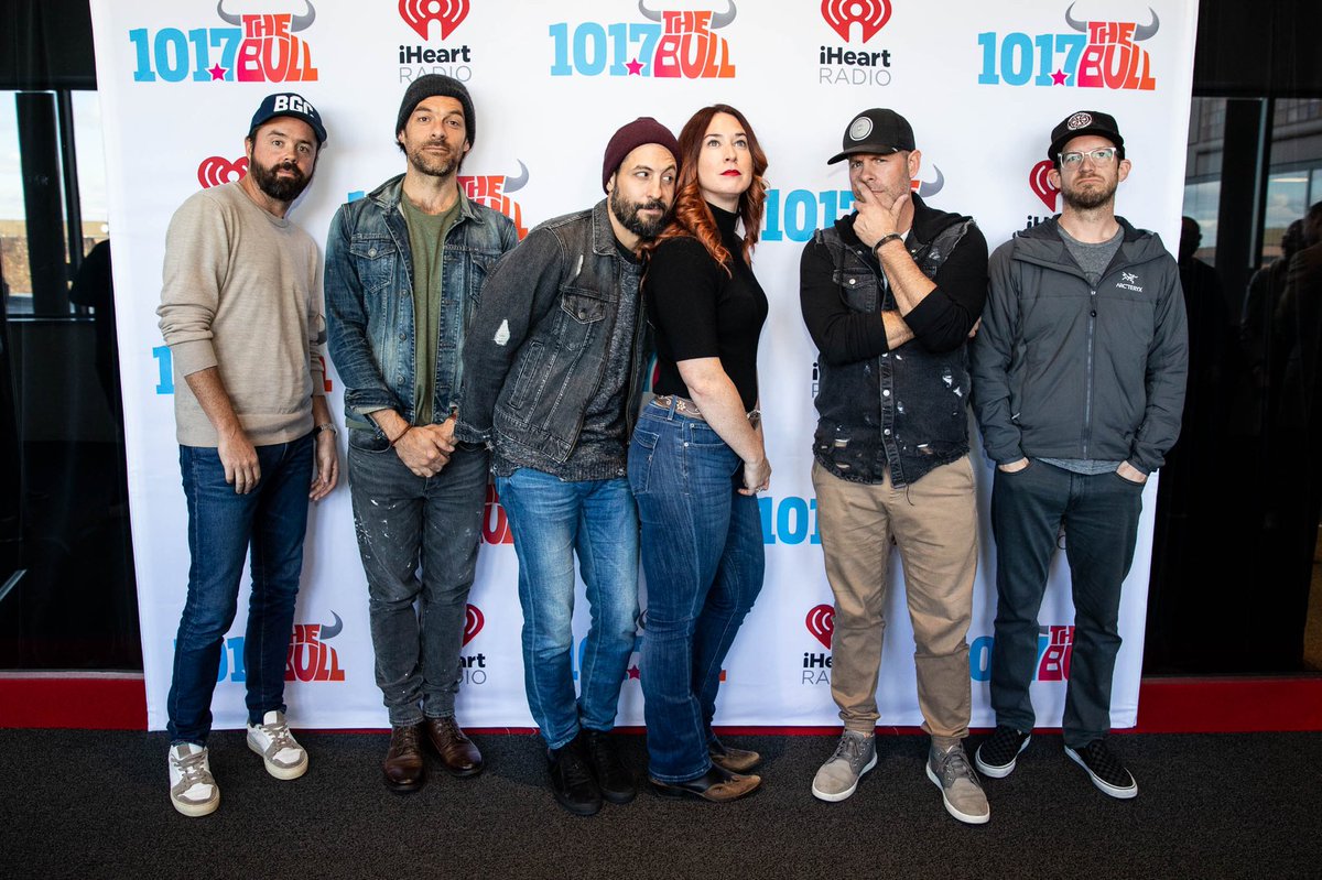 AmandaJoDJ's tweet photo. Another win for @OldDominion #CMAawards Vocal Group !! #AwkwardProm https://t.co/0zmdq4DqDB