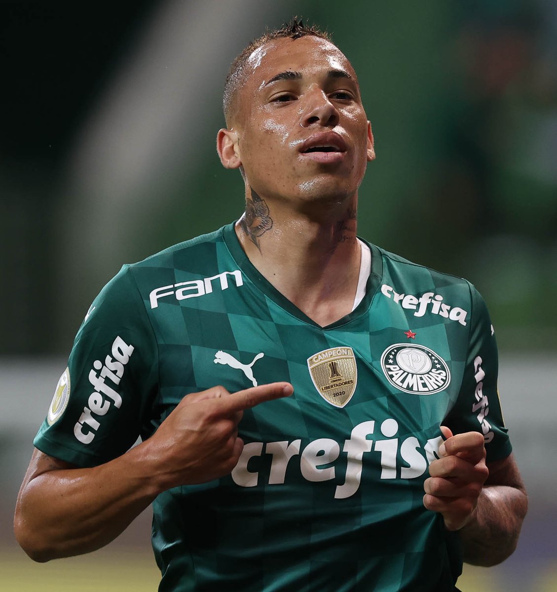 Palmeiras's tweet photo. Fala aí, Breno Lopes: quem guardou 4 gols hoje e conquistou mais 3 pontos no Brasileirão? 🐷👑
#REPETECO #PALxACG
#JuntosNoBrasileirão #AvantiPalestra https://t.co/U10Tei5tf7